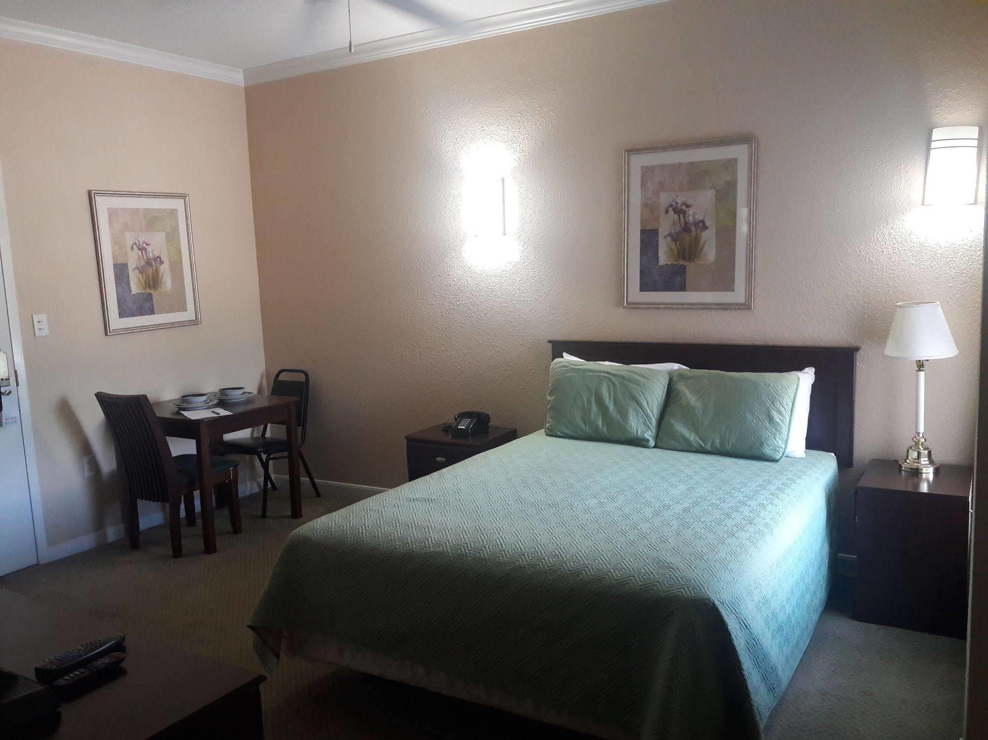 Motel Athens & 2*