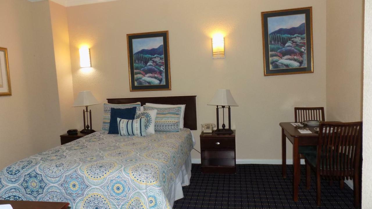 Athens & Motel Houston